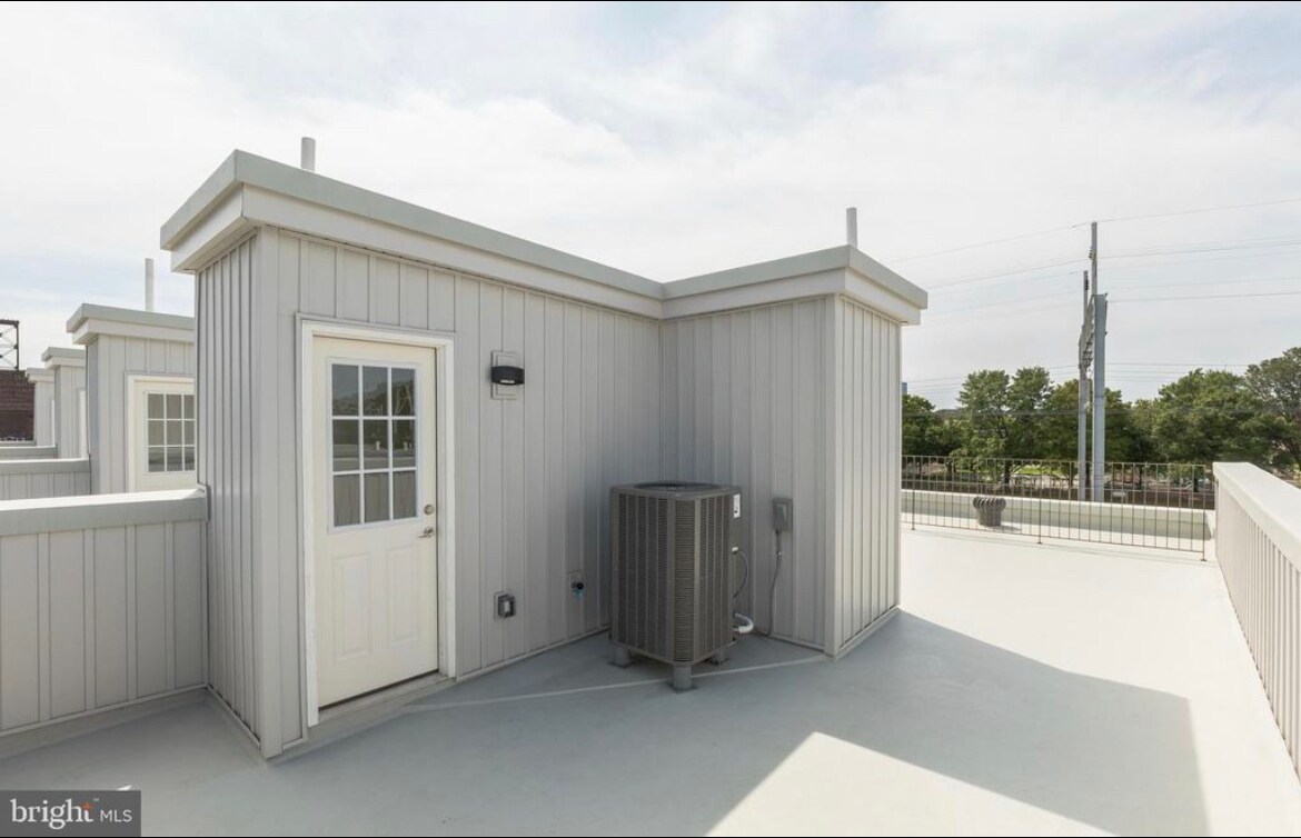 Building Photo - 1517 N 9th St