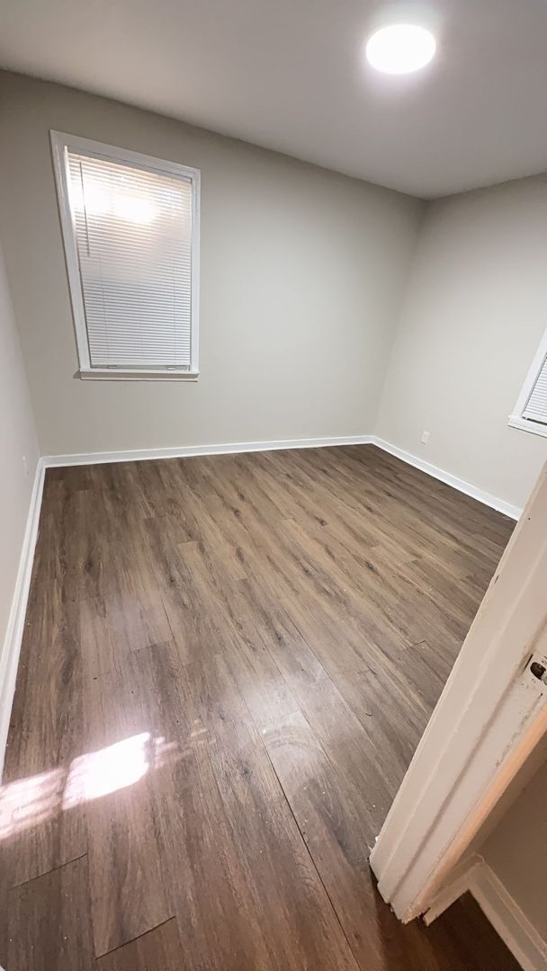 Building Photo - Charming Brick Duplex in Midtown - Open To Section 8 - $99 Move In Special