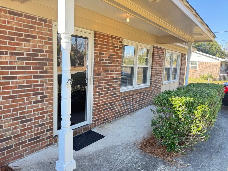 Front Porch - 3410 Longwood Ln