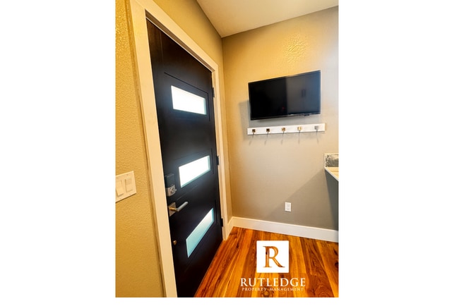Building Photo - Modern Living / Single Furnished Studio / ...