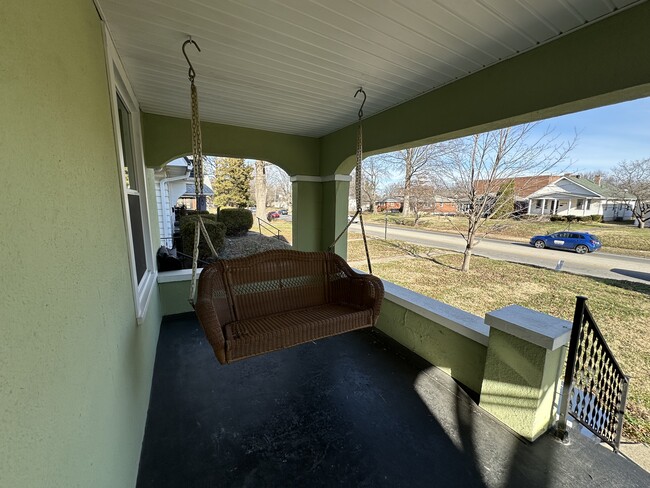 Porch Swing - 4608 S 3rd St