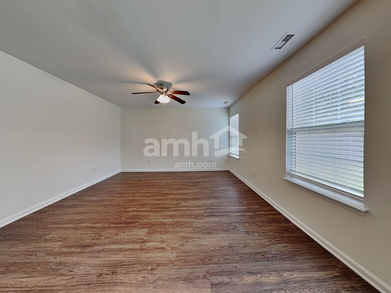 Building Photo - 3913 Tyler Bluff Ln