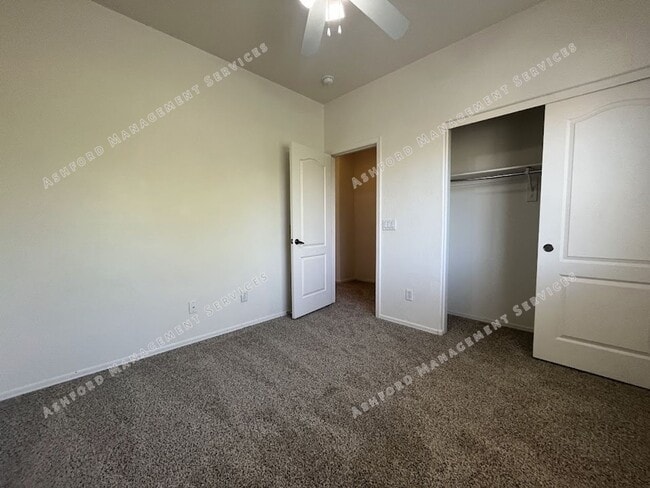 Building Photo - Spacious 3-Bedroom Plus Den in Prime Glendale Location – $900 Off Move-In
