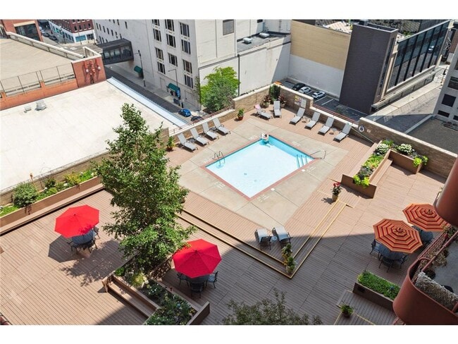 Building Photo - 66 9th St E