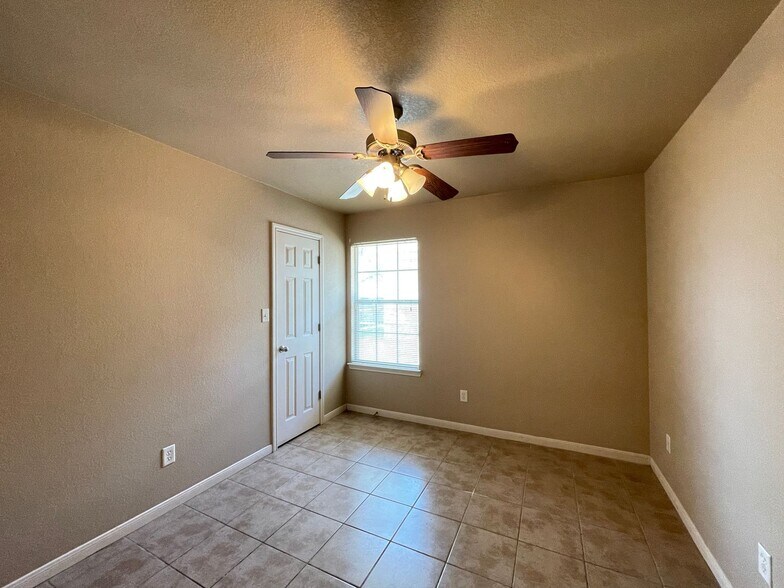 Building Photo - 1204 Powder River Dr