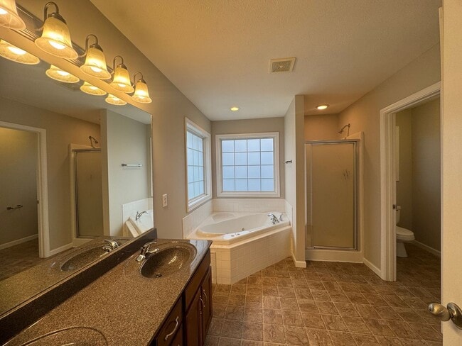 Building Photo - Gorgeous Single Family Home in Clarksville