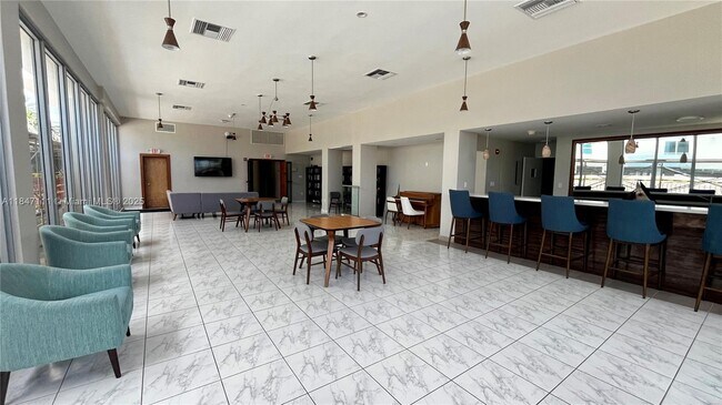 Building Photo - 9225 Collins Ave