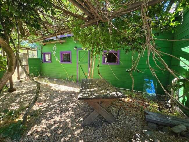 Building Photo - Cabin In the Wood!