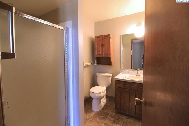 Building Photo - Kennewick 3 Bed/2 Bath Rambler + Bonus Room