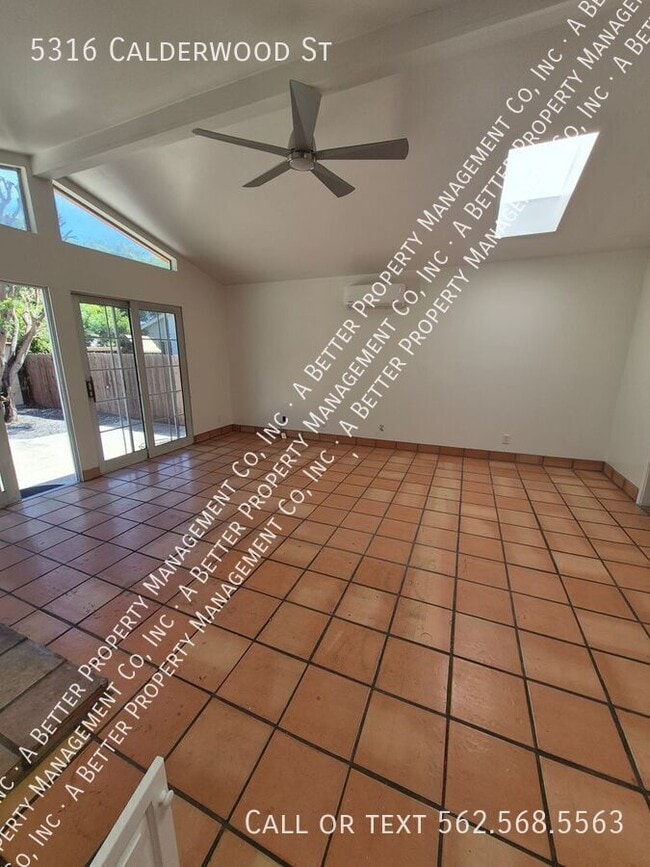 Building Photo - 5316 E Calderwood St