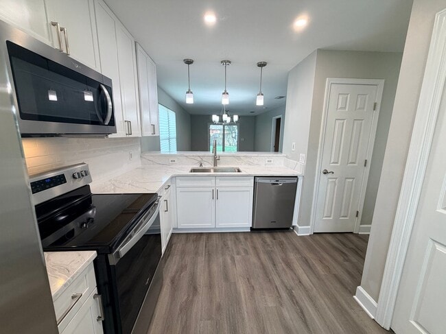 Building Photo - 7738 Lola Cir
