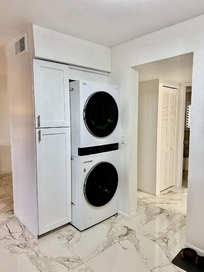 Building Photo - 1605 S US Hwy 1