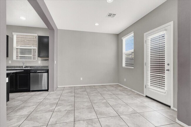 Building Photo - Immaculate 3 Bed / 2.5 Bath Home for Lease...
