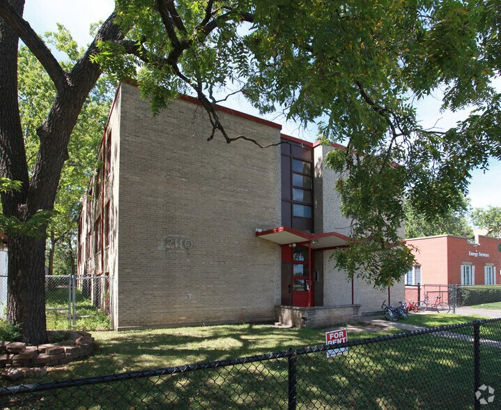 Building Photo - 2110 S Park Ave