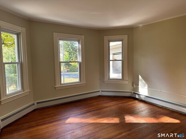 Building Photo - 380 N Main St