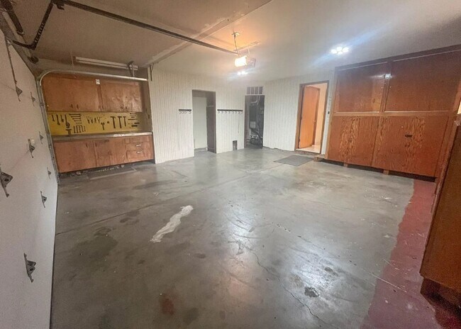 Building Photo - 15560 SE Thorville Ave