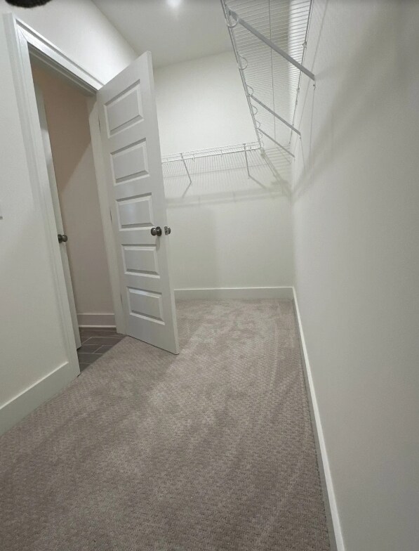 Building Photo - 5049 Greentree Dr