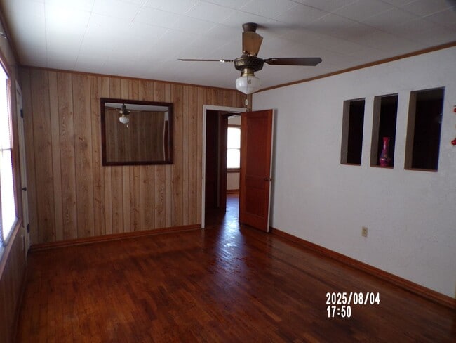 Building Photo - centrally located, pets negotiable with owner approval
