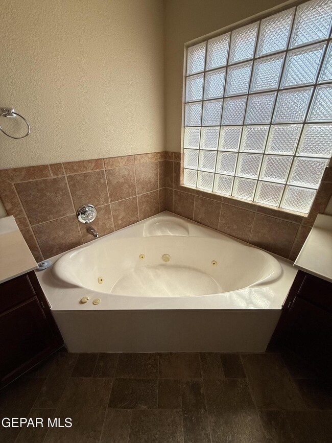 Building Photo - 12557 Paseo Lindo Dr