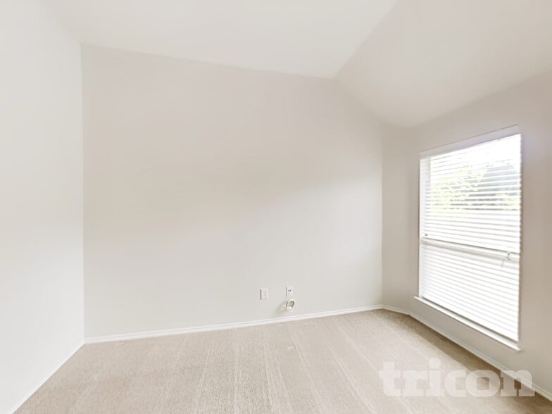 Building Photo - 906 Pheasant Dr