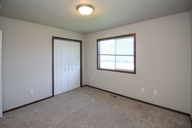 Building Photo - 1030 Tanner Ct