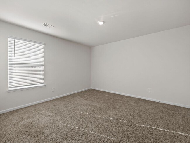 Building Photo - Spacious 3-Bedroom Home in Desirable Talle...