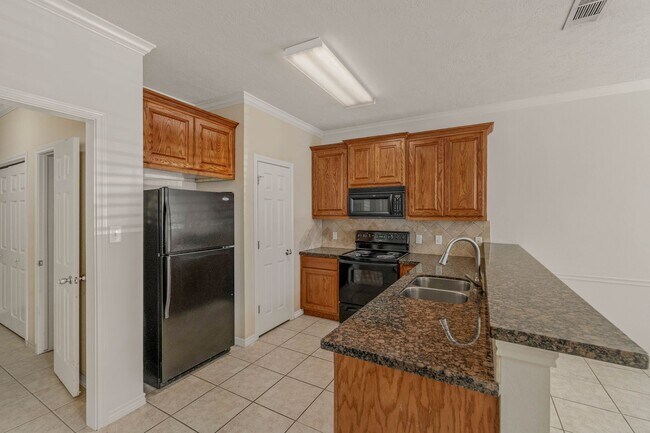 Building Photo - 304 Forest Dr Loop