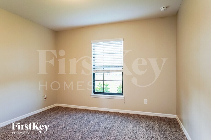 Building Photo - 1117 SE 18th Terrace