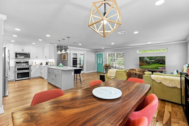 Building Photo - 3307 Garden Villa Ln