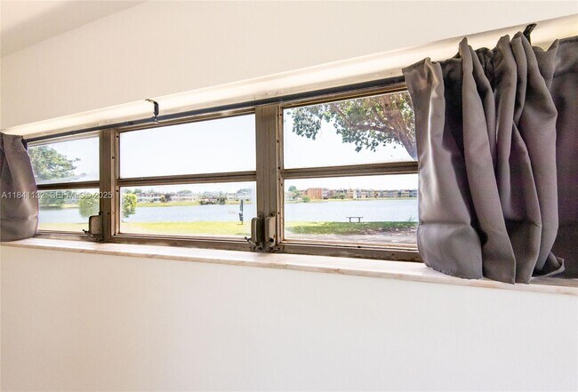 Building Photo - 1750 NE 191st St