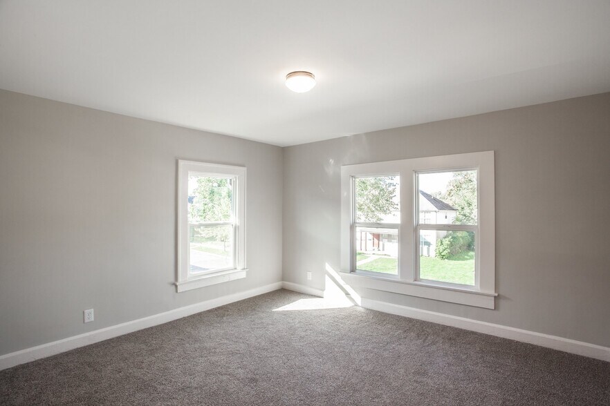 Building Photo - 3841 N Park Ave