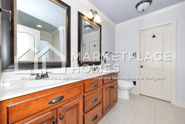 Building Photo - 1015 Ashenbury Park