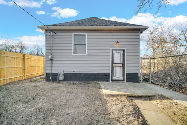 Building Photo - SCHEDULE YOUR APPOINTMENT TODAY & COME SEE...
