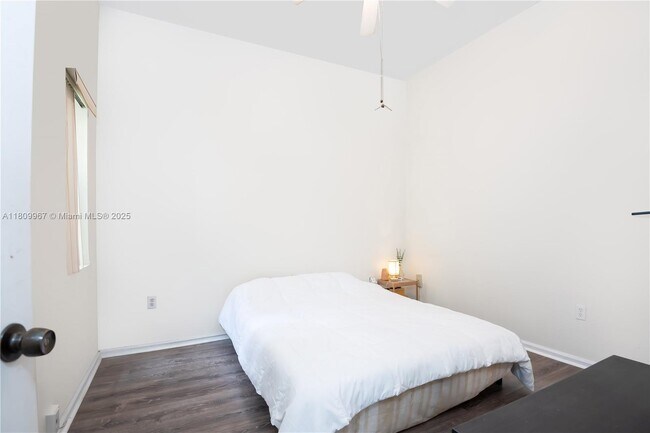 Building Photo - 3356 Bird Ave