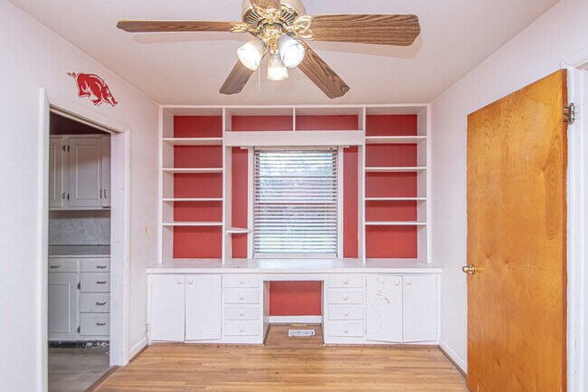 Building Photo - 3813 Hillside Dr