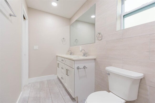 Building Photo - 4203 W Oklahoma Ave