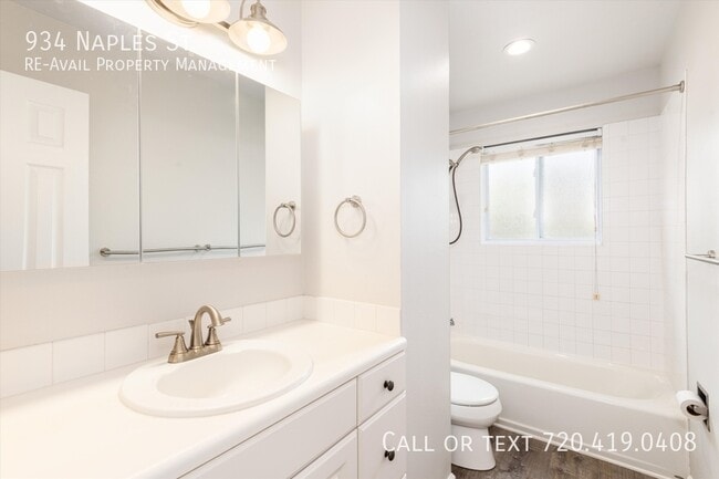 Building Photo - 934 Naples St