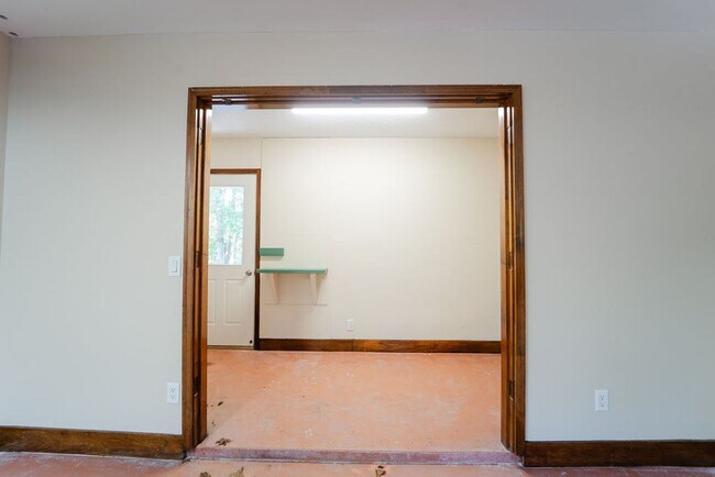 Building Photo - Charming 3 Bedroom, 2 Bathroom home! Call 501-922-9997 to set up a showing today!