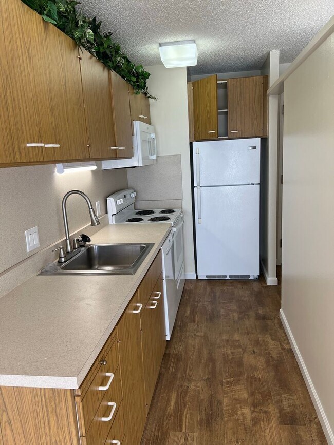 Building Photo - 100 N Arlington Ave