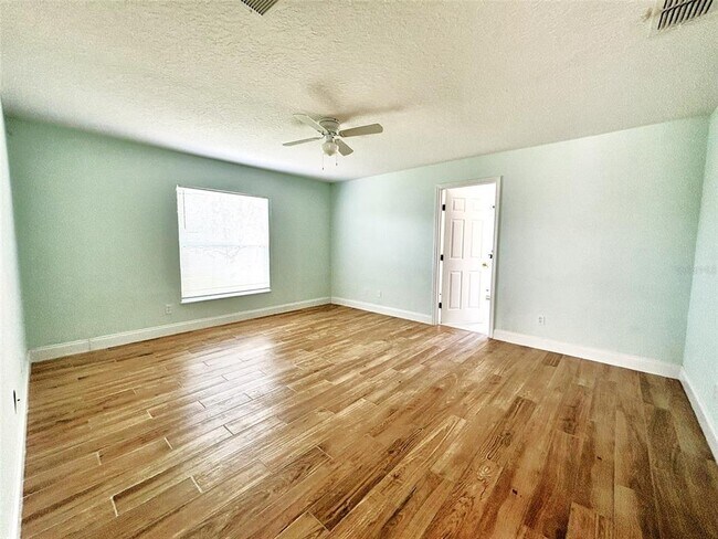 Building Photo - 4663 Doral Park Ave