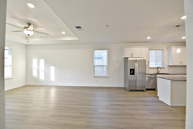 Building Photo - 517 Scooter St
