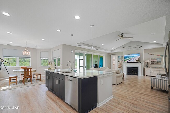 Building Photo - 9431 Paradise Dr