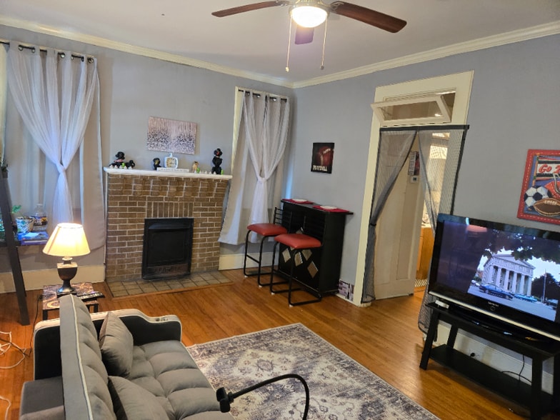 Building Photo - 2215 Marion St