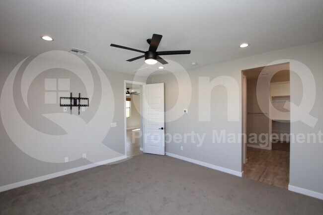 Building Photo - 18032 W Elizabeth Ave