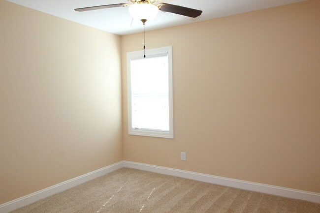 Building Photo - 120 Chandler Dr