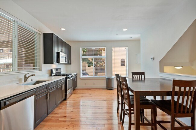 Building Photo - 910 N 19th St
