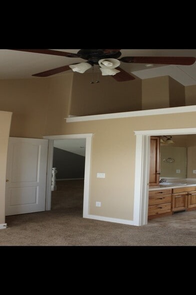 Building Photo - 1010 N 130 W