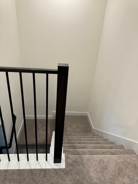 Building Photo - 2821 Jacaranda Dr