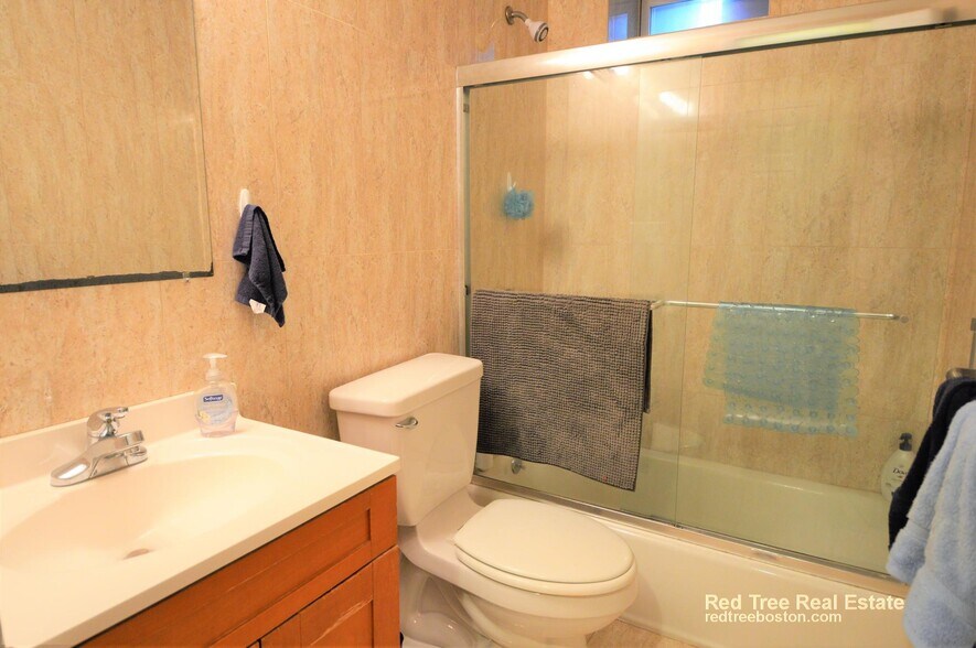 Building Photo - 79 Thatcher St