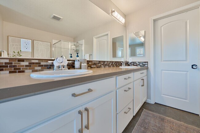 Building Photo - Designer Upgrades & Custom Touches in This Beautiful Rancho Cordova 3-Bedroom Home